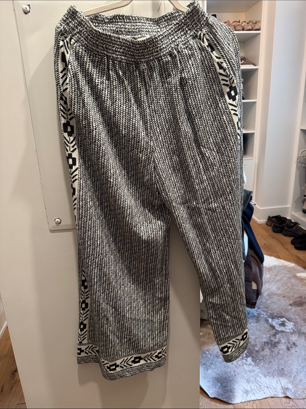 Black and White Knit Patterned Lounge Pants